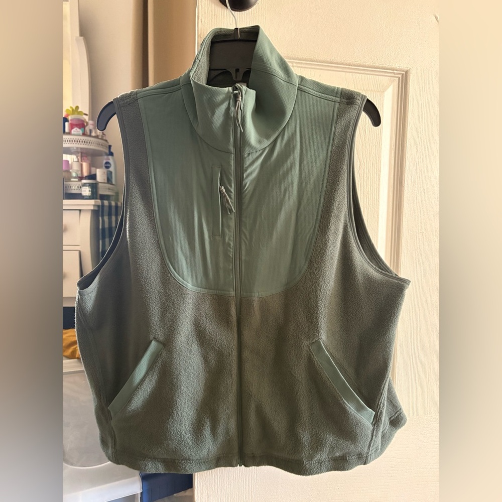 Lululemon vest size 10
